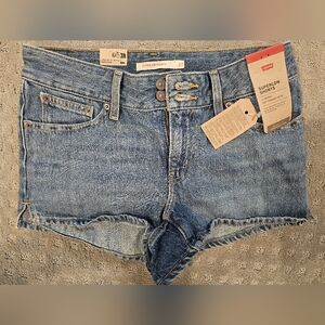 New Levi's Women's Superflow Shorts Size 27NWT